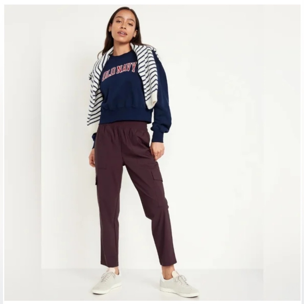 Old Navy SleekTech High-Waisted Cargo Ankle Pants - Petite